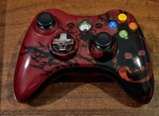 Xbox 360 Edición Gears of War + Mando y Juegos