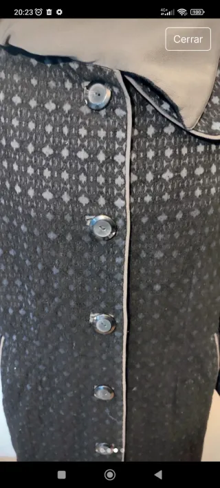 Abrigo largo negro con cuello Peter Pan