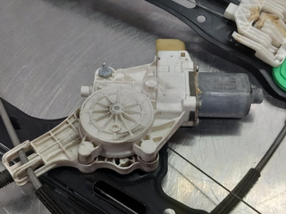 ELEVALUNAS DELANTERO IZQUIERDO BMW SERIE 1 BERLIN