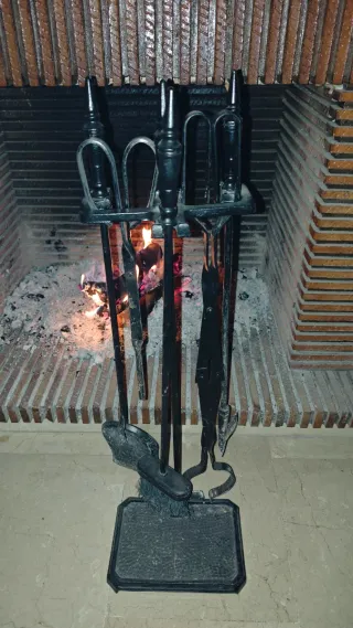 Set de chimenea metálico negro