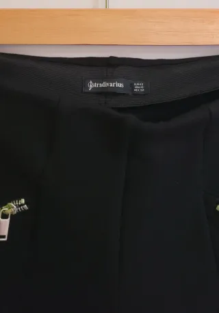 Pantalones rojos de mujer