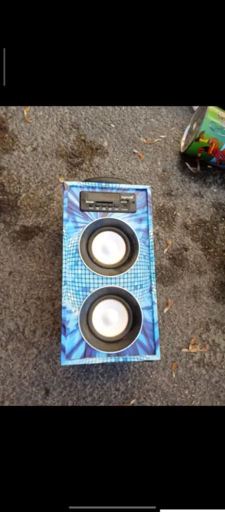 Altavoz Bluetooth con diseño llamativo