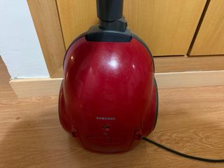 Aspiradora Samsung 1300W Roja, buen estado