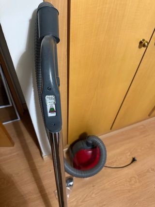 Aspiradora Samsung 1300W Roja, buen estado
