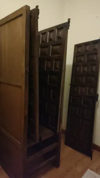 Cabecero, armario castellano y  lamparas