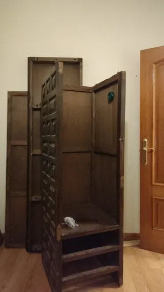 Cabecero, armario castellano y  lamparas