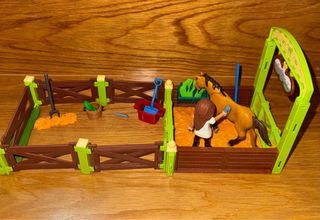 Playmobil 9478 Establo Fortu y Spirit