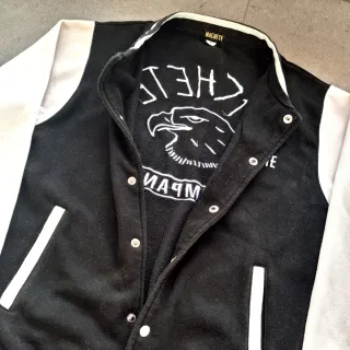 Cazadora Machete Skateboard Negra y Blanca