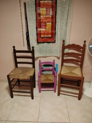 Mecedora Vintage Madera y Tela más dos sillas