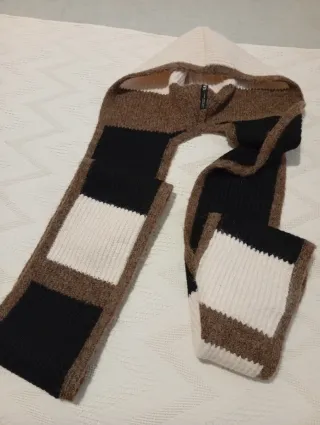 Original bufanda de Zara con bloques color.