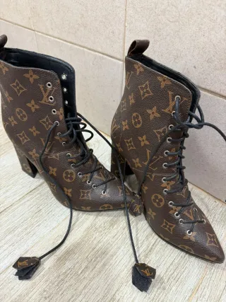 Botines Louis Vuitton Marrones con Cordones