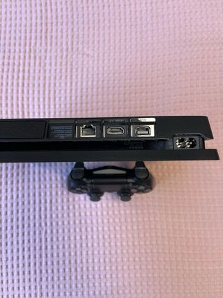 PS4 Slim 1TB + Mando Original + 6 juegos