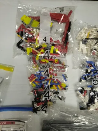 LEGO Technic Airbus H175 Elicottero di Soccorso