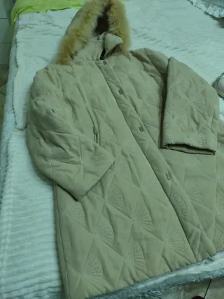 Cappotto donna beige con cappuccio