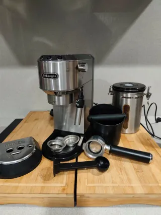 Cafetera DeLonghi Dedica + Accesorios + Molinillo