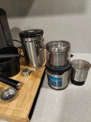 Cafetera DeLonghi Dedica + Accesorios + Molinillo