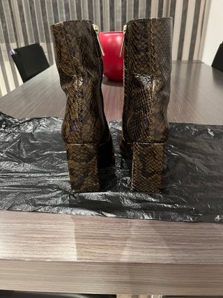 Botines Zara efecto piel serpiente Talla 35
