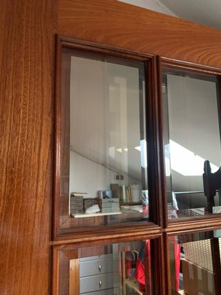 Puerta de madera con cristal. Dos puertas.