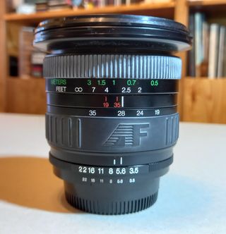 Obiettivo Cosina 19-35mm F 3.5-4.5 MC