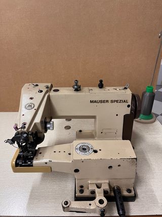 Máquina de coser Mauser Spezial para bajos