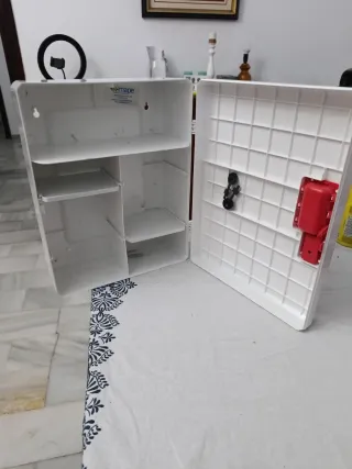 Botiquín Armario FREMAP Blanco y Rojo