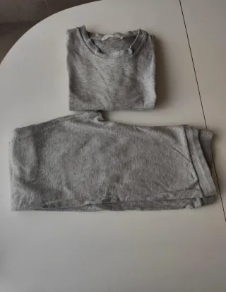 Conjunto Zara Home camiseta y mallas gris L