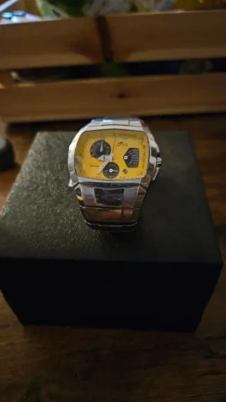 Reloj Lotus Cronógrafo Amarillo y Plateado