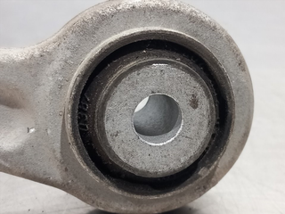 BRAZO SUSPENSION SUPERIOR TRASERO DERECHO MERCEDE