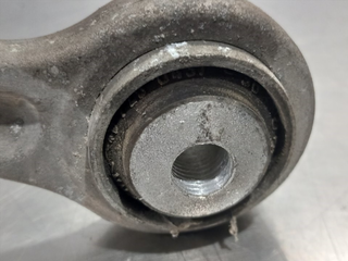 BRAZO SUSPENSION SUPERIOR TRASERO DERECHO MERCEDE