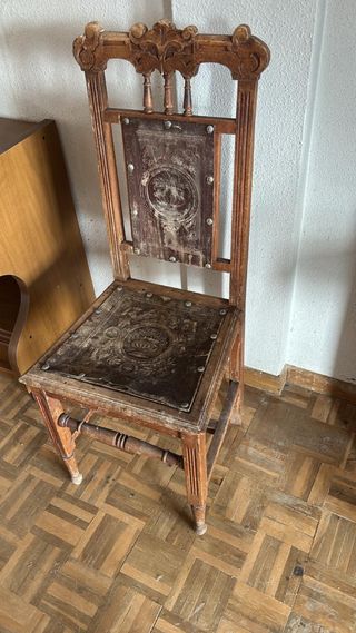 Silla vintage de madera y cuero
