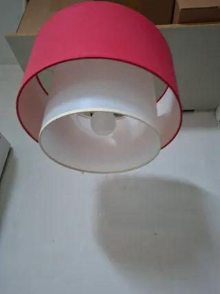 Lámpara colgante tela roja y blanca