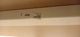 Escritorio Ikea Bekant con patas regulables