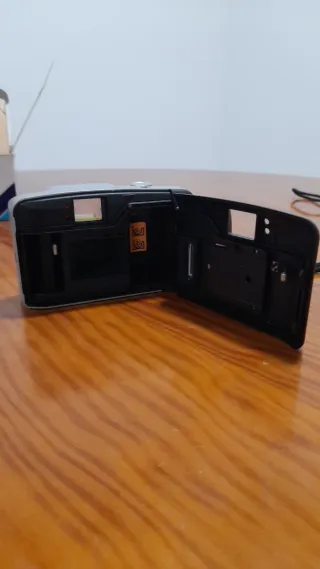 Cámara Olympus Trip XB401 Negra/Plateada