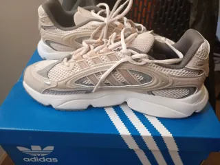 Zapatillas ozmillen Adidas Beige y Gris Nuevas