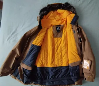 Chaqueta Nike ACG Marrón Gore tex