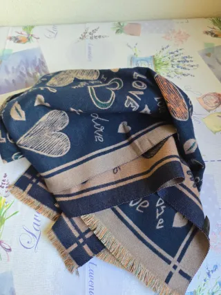 Bufanda cachemira con estampado corazones