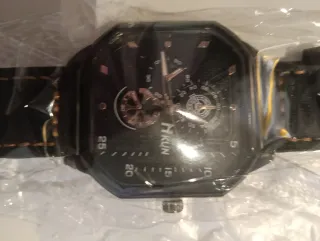 Relojes HKUN Hombre Negro y Dorado