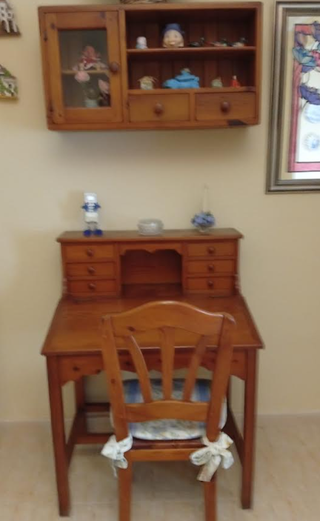 Escritorio, silla y estantería provenzal