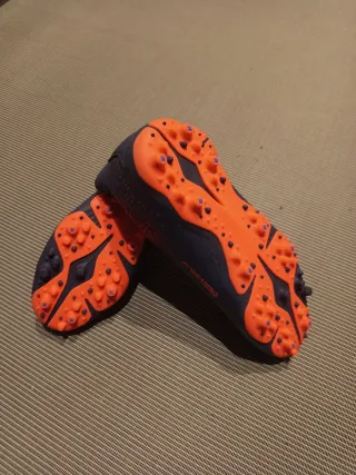 Botas de fútbol Kipsta Talla 33 Sin estrenar.