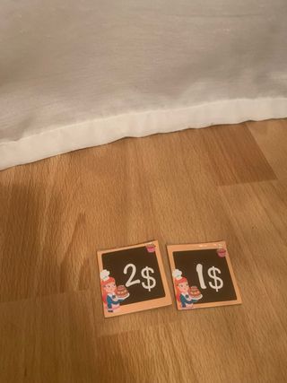 Pastelería de juguete hecha de madera y cartón