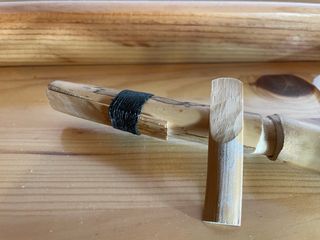 Instrumento musical artesanal. Saxo.