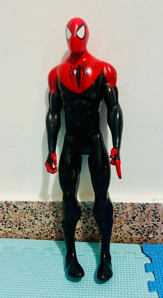Figura Spiderman Titan Hero Rojo/Negro