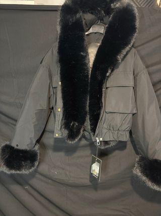 Chaqueta Diva Negra con Pelo Sintético