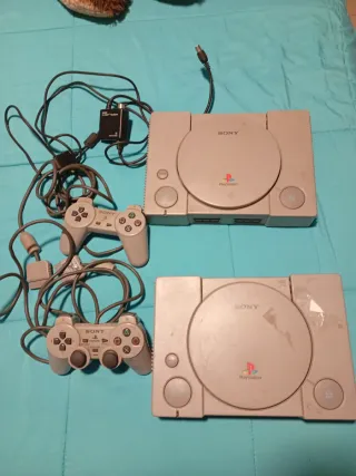 2 PlayStation 1 (PS1) + 2 Mandos + Cable