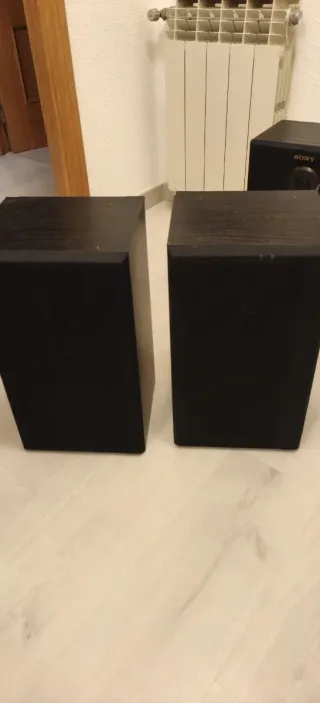 2 Altavoces Sony y 2 Aiwa Negros. No se hacen envi