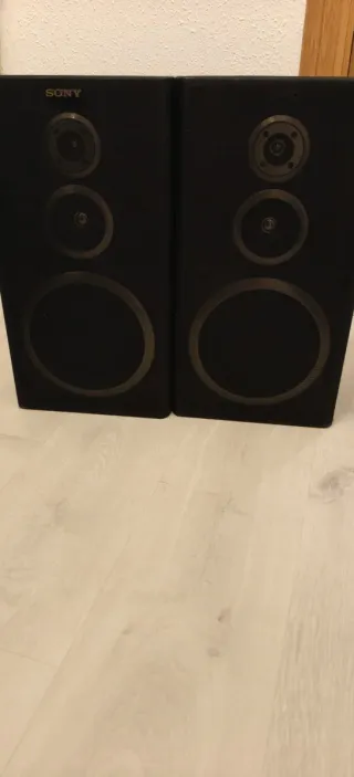 2 Altavoces Sony y 2 Aiwa Negros. No se hacen envi
