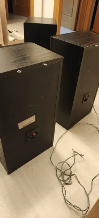 2 Altavoces Sony y 2 Aiwa Negros. No se hacen envi