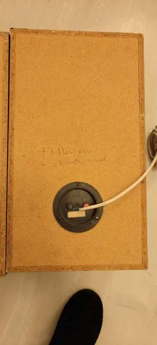 2 Altavoces Sony y 2 Aiwa Negros. No se hacen envi