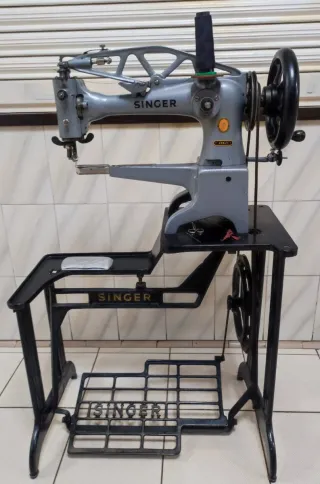 Máquina de coser SINGER 29K71