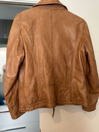 Cazadora de piel marrón mujer